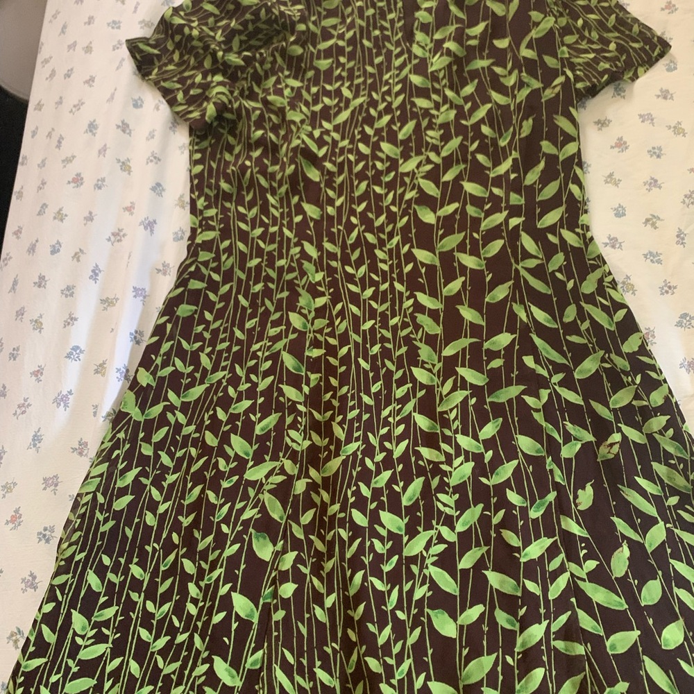 Green Leaf Pattern Dress. Chinese style button